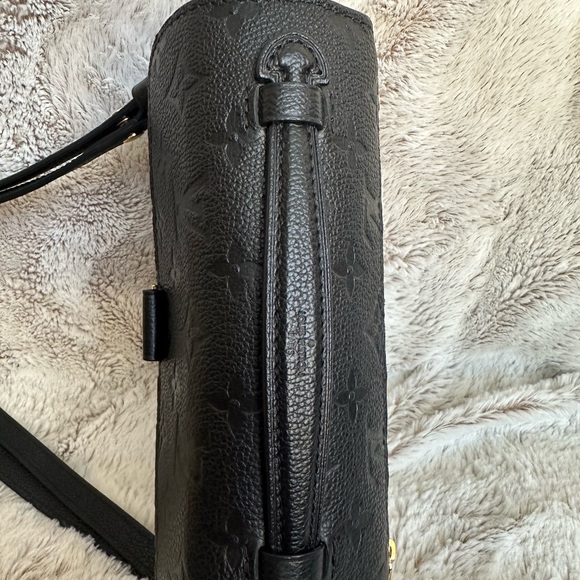 Louis Vuitton Pochette Métis East West Monogram Empreinte Leather Black - Picture 8 of 16